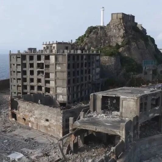 新华社记者目睹日本“军舰岛”怪状：“抹去”所有强征劳工印记