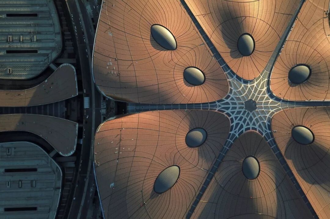 



北京大兴国际机场“凤凰展翅”
