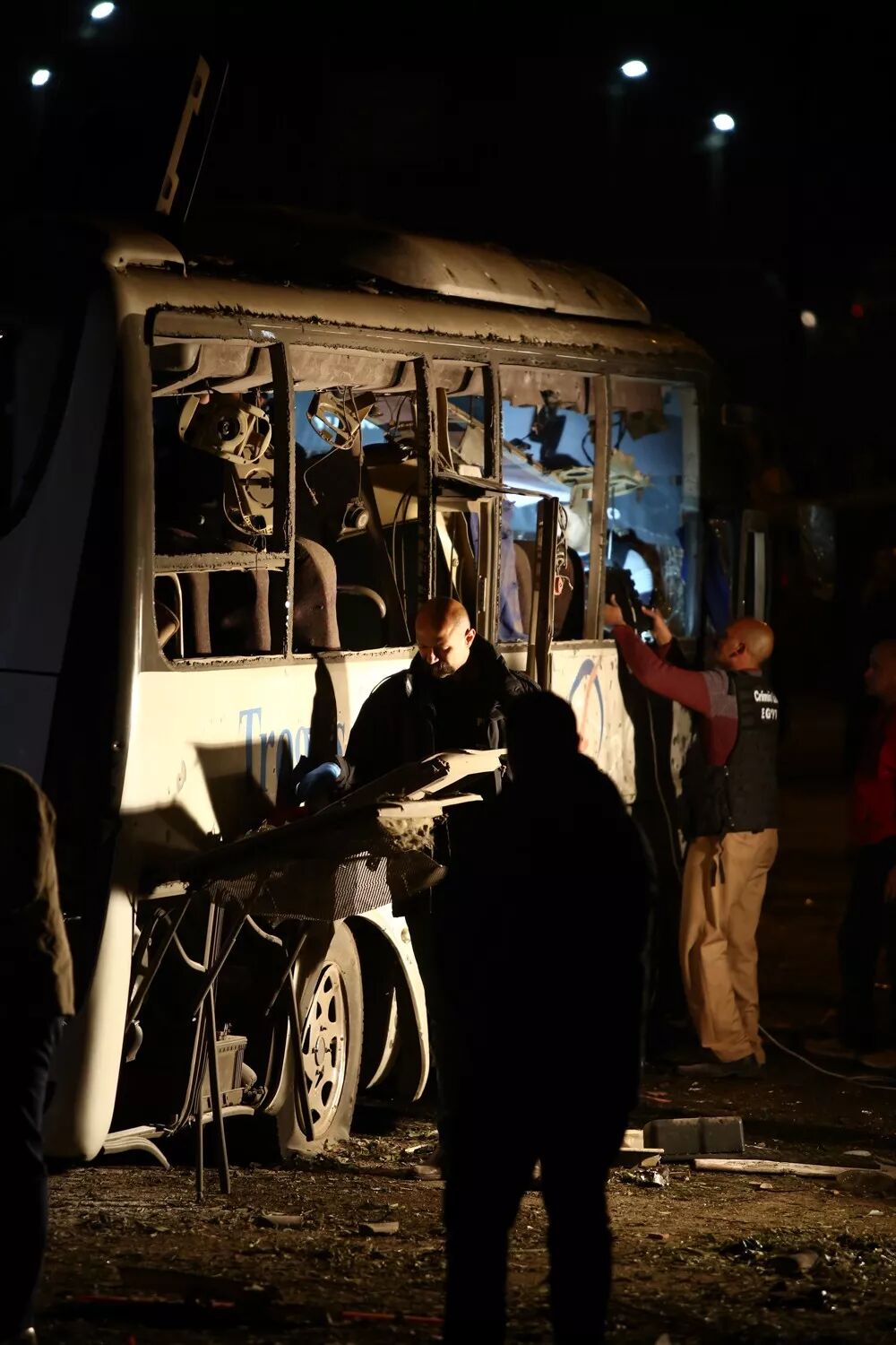 



埃及一旅游巴士遭路边炸弹袭击3人死亡
