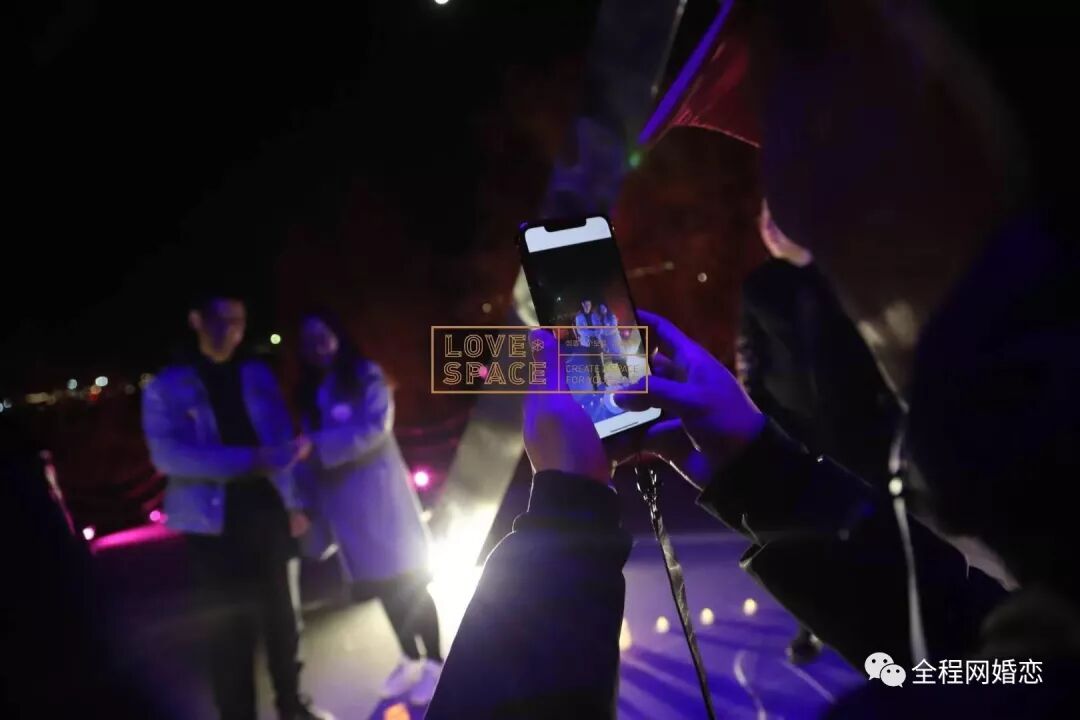 抖音比较火的百合情侣_百合接吻抖音版_抖音很火的百合情侣