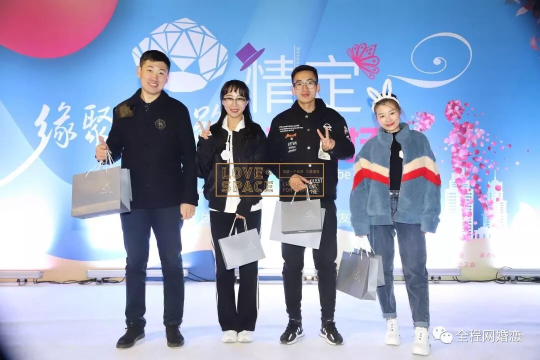 抖音比较火的百合情侣_百合接吻抖音版_抖音很火的百合情侣