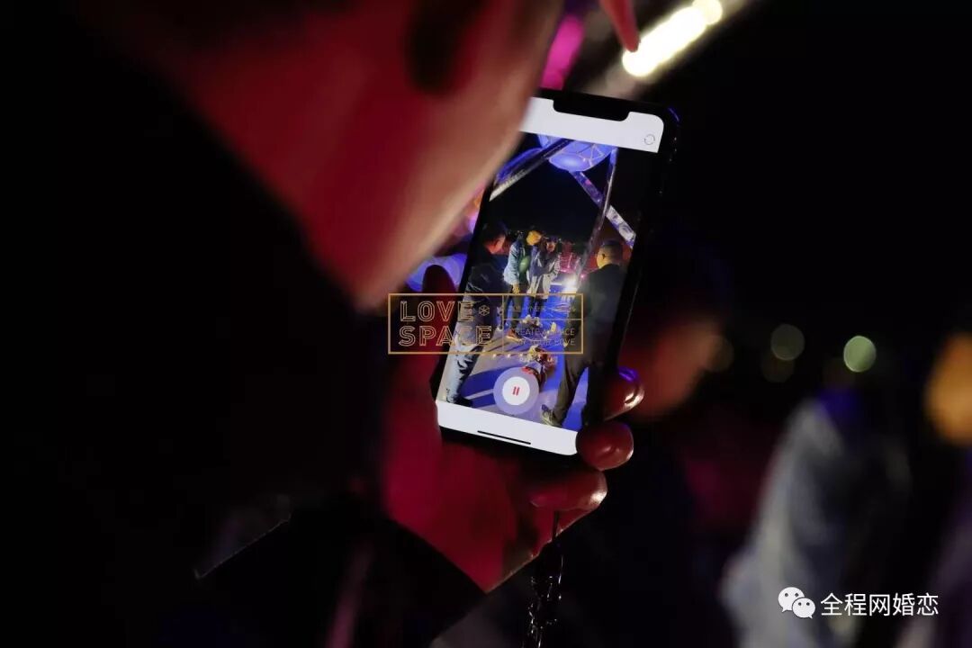 抖音比较火的百合情侣_百合接吻抖音版_抖音很火的百合情侣