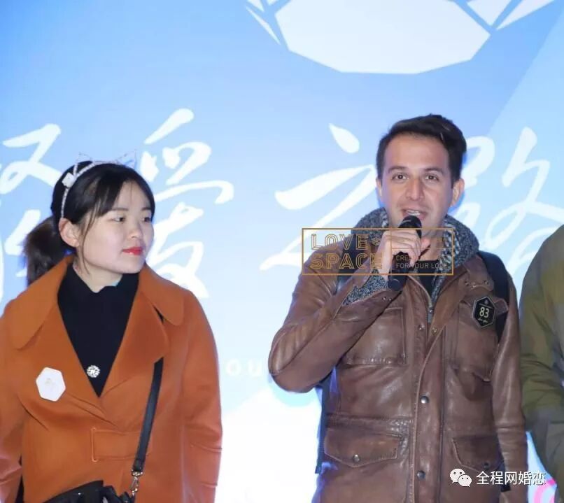 抖音比较火的百合情侣_百合接吻抖音版_抖音很火的百合情侣