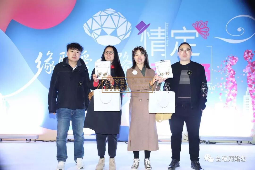 百合接吻抖音版_抖音比较火的百合情侣_抖音很火的百合情侣