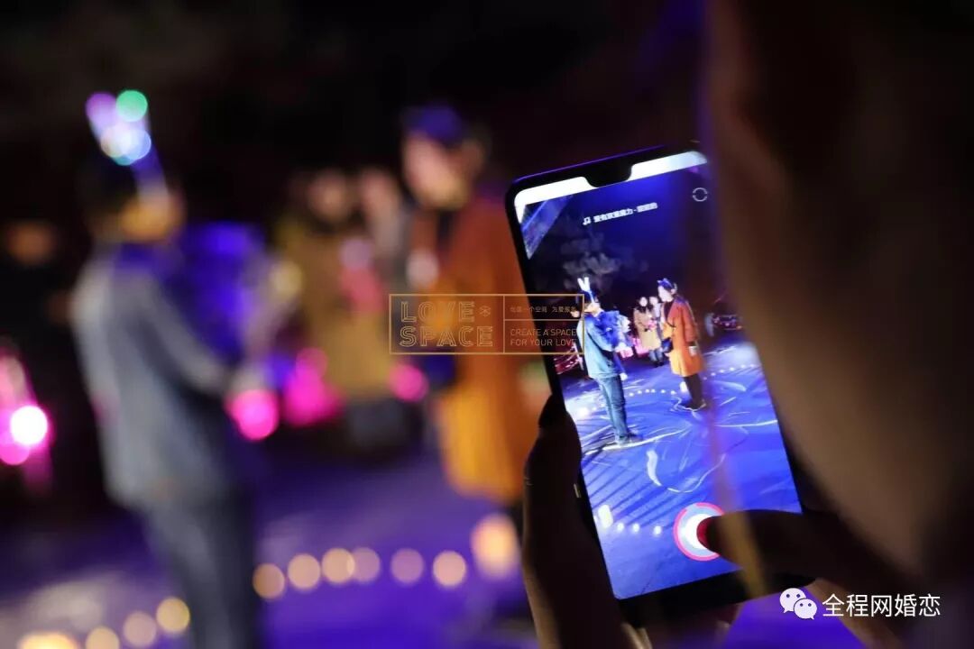 百合接吻抖音版_抖音很火的百合情侣_抖音比较火的百合情侣