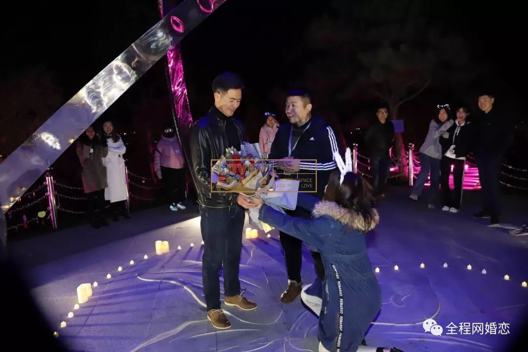 百合接吻抖音版_抖音比较火的百合情侣_抖音很火的百合情侣