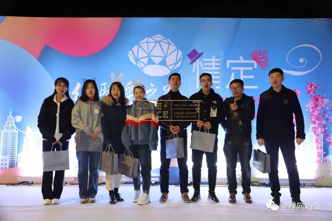 抖音很火的百合情侣_百合接吻抖音版_抖音比较火的百合情侣