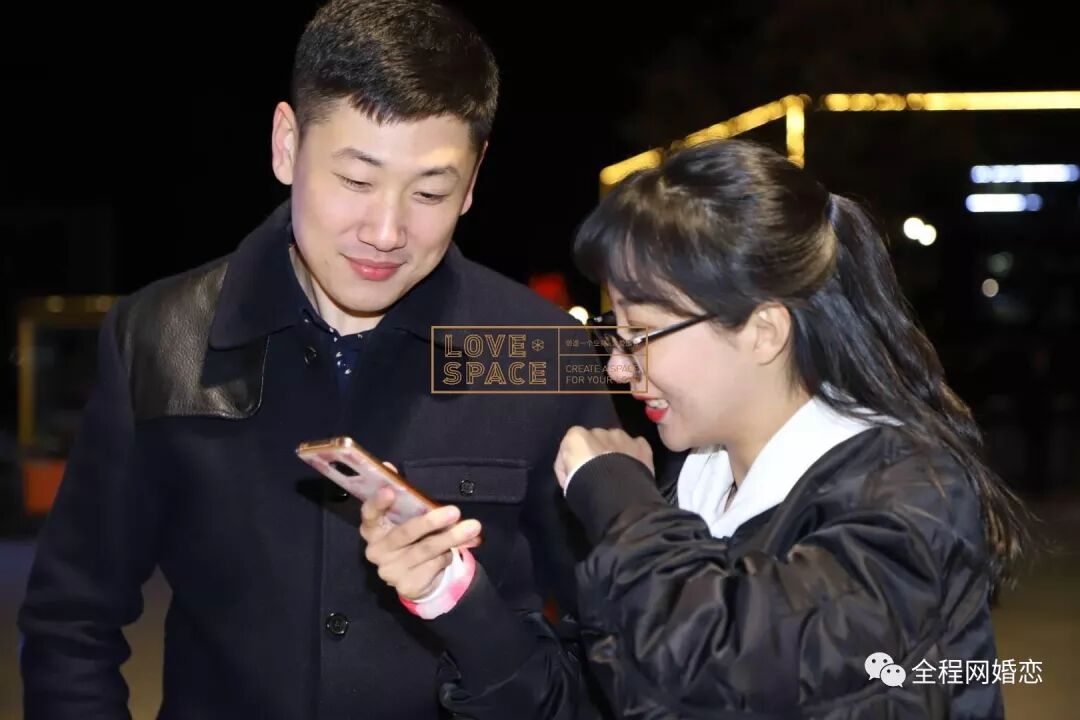 百合接吻抖音版_抖音比较火的百合情侣_抖音很火的百合情侣