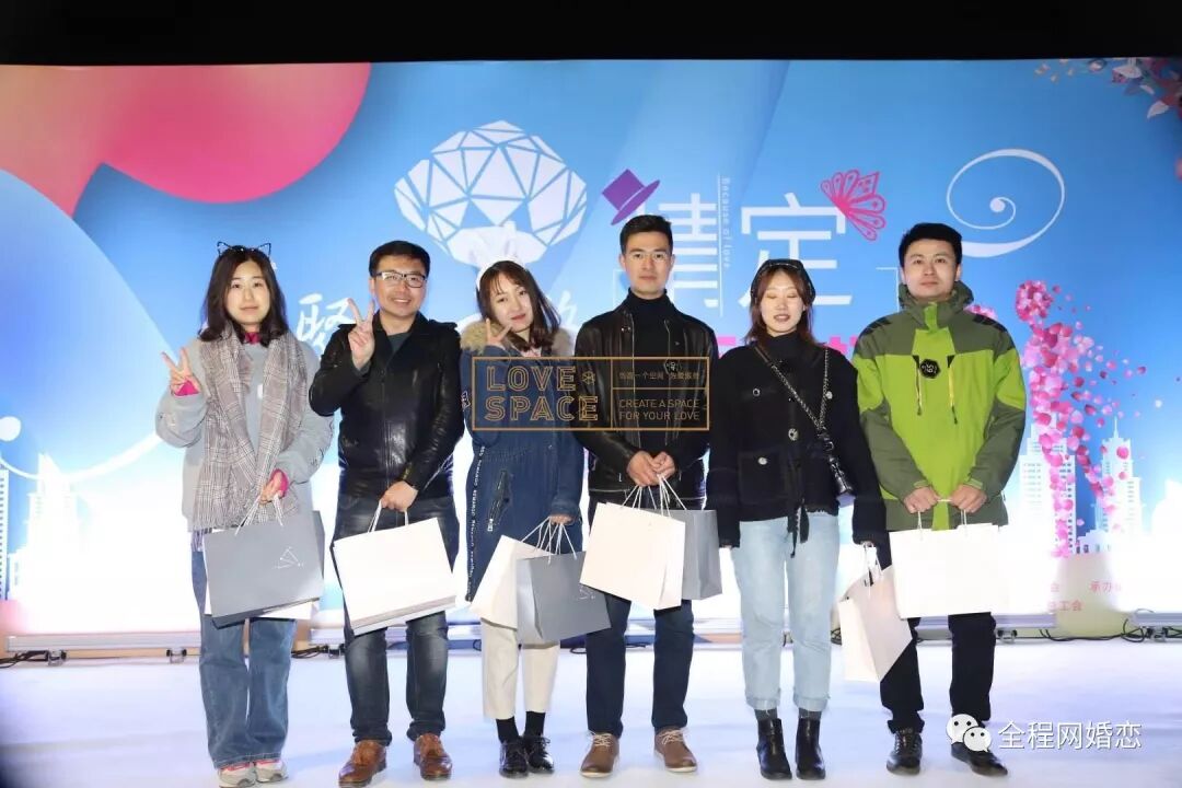 抖音比较火的百合情侣_百合接吻抖音版_抖音很火的百合情侣