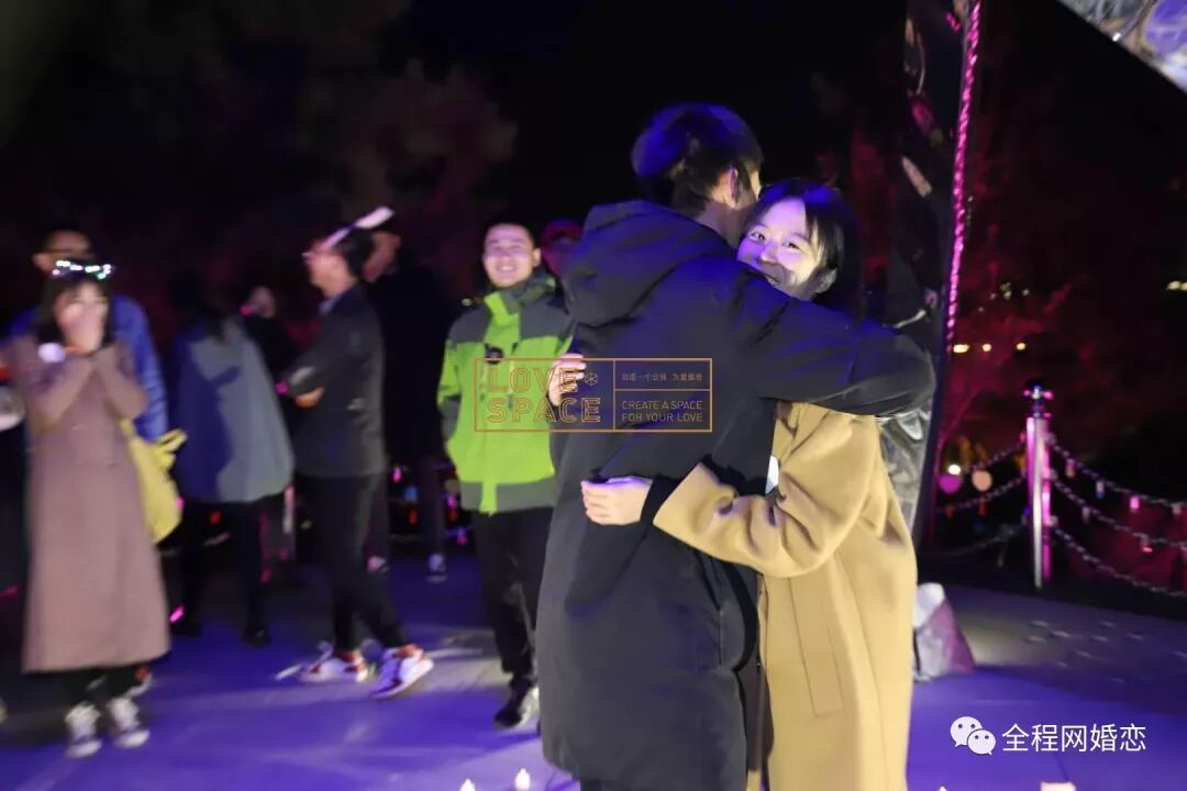 百合接吻抖音版_抖音比较火的百合情侣_抖音很火的百合情侣