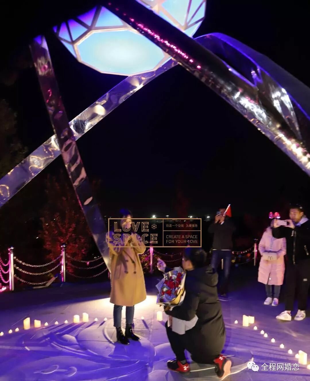 抖音比较火的百合情侣_抖音很火的百合情侣_百合接吻抖音版