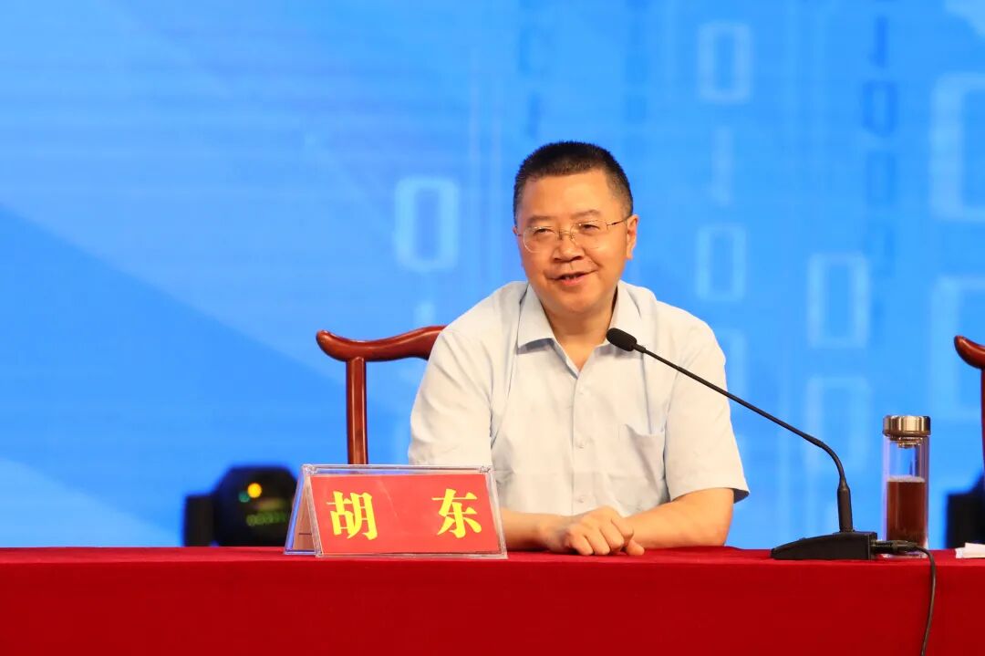 绵阳市委教育工委副书记,绵阳市教体局党组书记,局长胡东,绵阳市教科