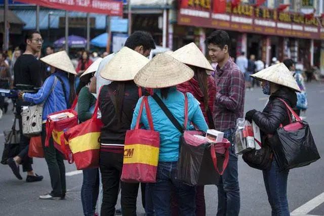 该国挂满不欢迎中国游客的标语，如今招架不住惩戒，赶忙向中方道歉