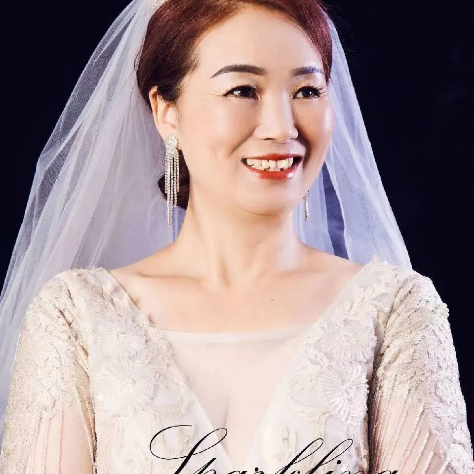 天生不服输的陈金蓉,却并没有像儿子女儿说的那样安心在家享福,而是