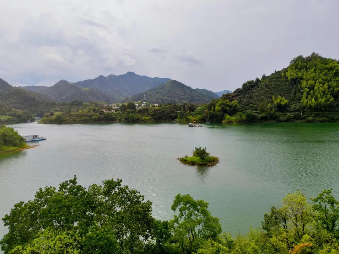 威海市文登区委常委、副区长刘希杰率队考察黄山丰乐水库项目