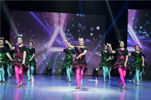 辽宁卫视主持人心悦_辽宁电视台节目主持人心悦_卫视辽宁人心悦主持人名单