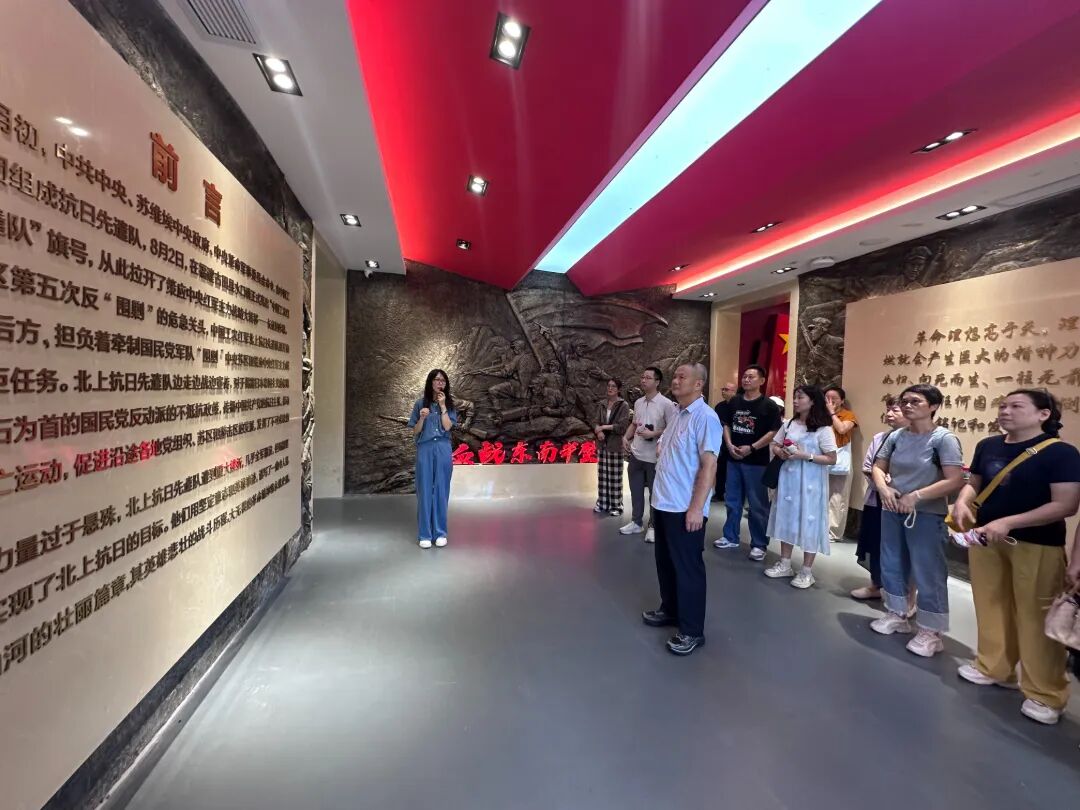 纪念馆门口.jpg