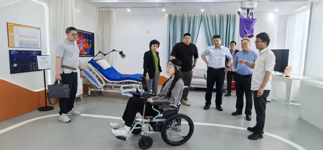 图为专班一行参观高新科技助残企业.jpg