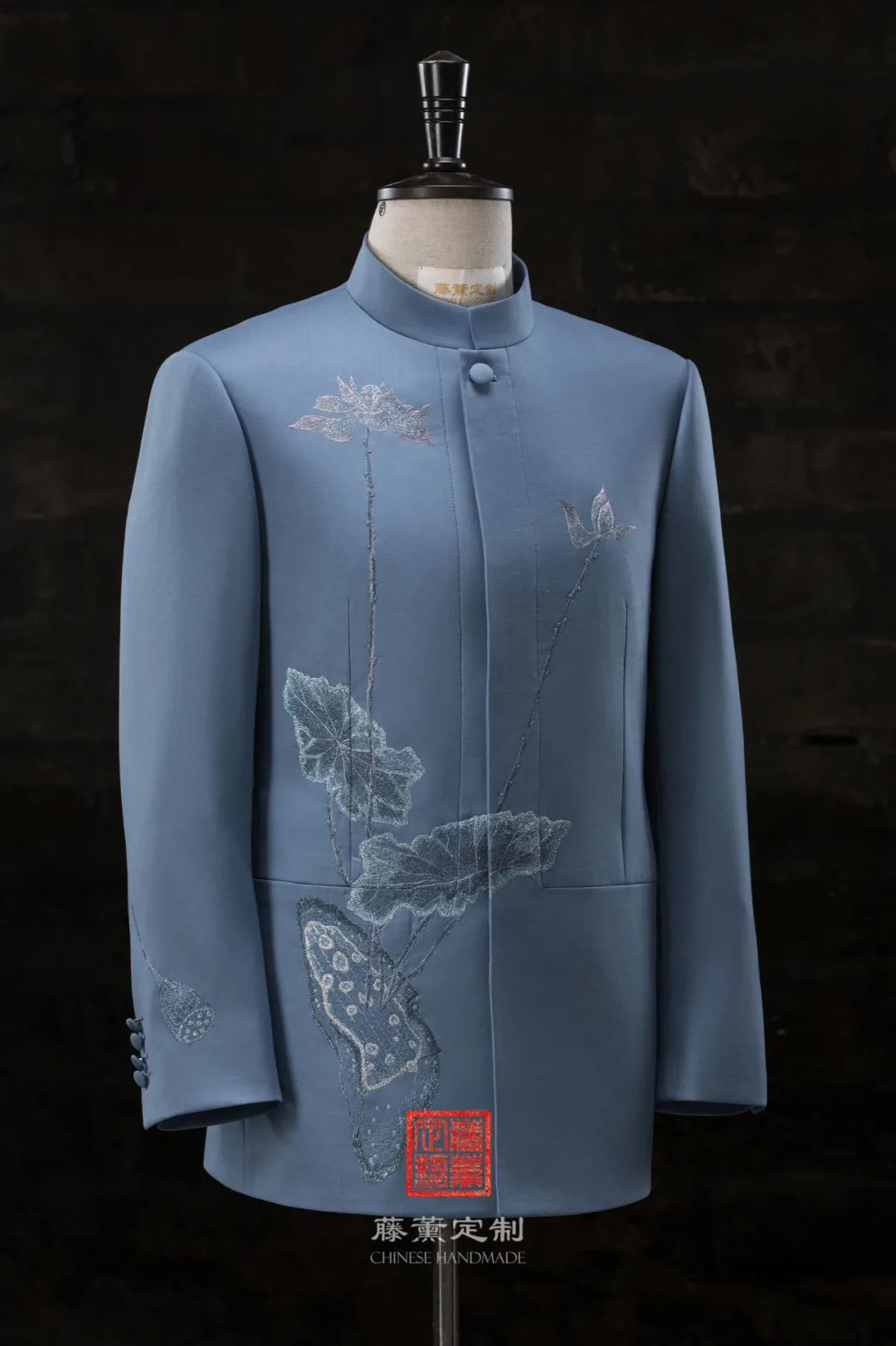 2025年春晚主持人服装