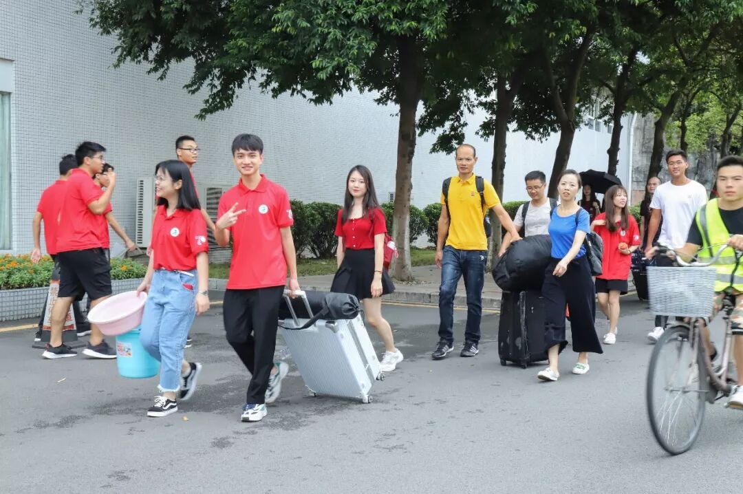 �㶫�ʵ�ְҵ����ѧԺϲӭ2019������