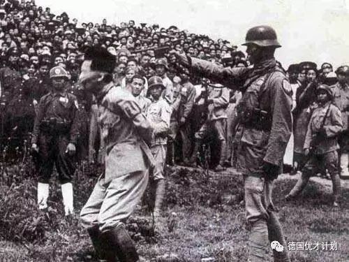 擊斃日本鬼子3.3萬，卻被囚禁了33年，今天不能不說的「中國軍神」！ 歷史 第15張