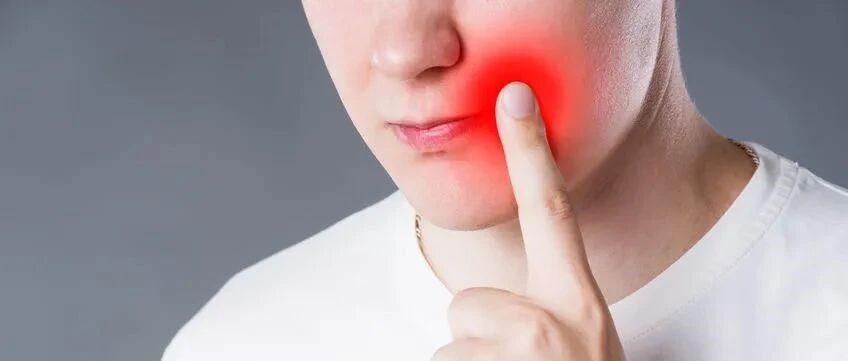 男子患口腔溃烂一年未愈，被查出癌症！口腔溃疡出现这几大特征，要高度警惕