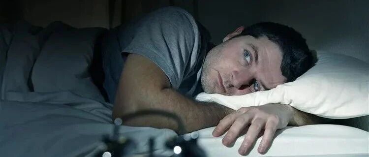 人睡三觉，命比纸薄？3种觉不能睡，睡多了伤身，你中了几个