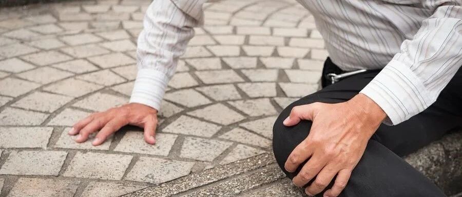 77岁广东老人不明原因“瘫痪”险截肢，“凶手”不是脑梗，而是它……