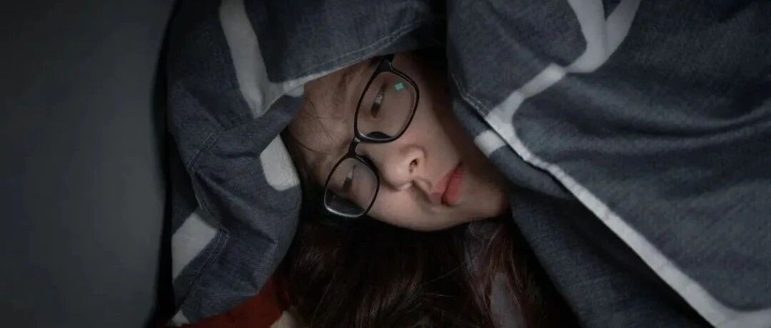 大二女生突发面瘫，这个习惯很多人有！