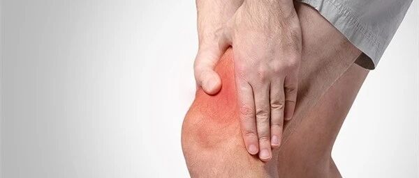 四肢关节肿痛，是风湿性关节炎还是类风湿关节炎？