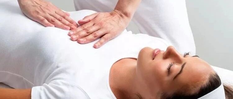 被乳房按摩害惨的中国女人……这个病例为所有女性敲响警钟