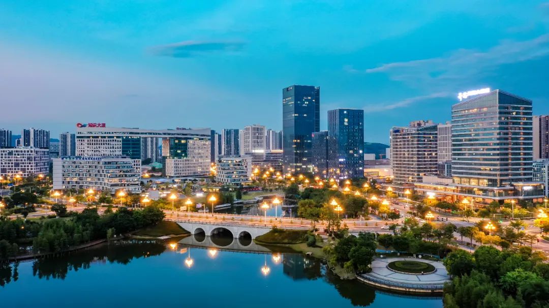 知识城新2 贾自豪.jpg