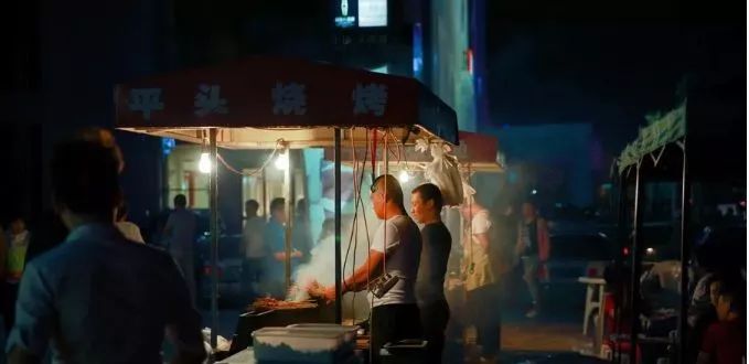 外賣小哥雨中痛哭：人到了一定的年紀，你沒有資格做一個窮人！ 職場 第3張