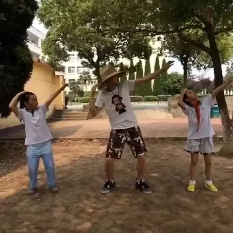 牌牌琦为什么被全网封