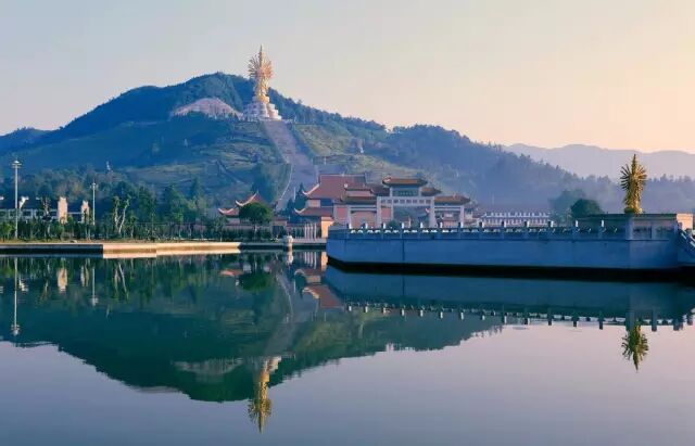 长沙市区到岳麓山多远_长沙市区到凤凰古城有多远_宜宾市区到蜀南竹海有多远