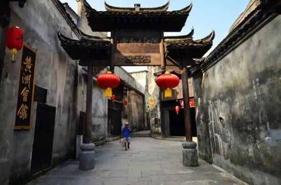 长沙市区到凤凰古城有多远_长沙市区到岳麓山多远_宜宾市区到蜀南竹海有多远