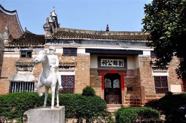 长沙市区到凤凰古城有多远_宜宾市区到蜀南竹海有多远_长沙市区到岳麓山多远