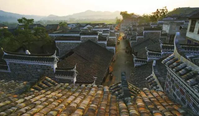 长沙市区到凤凰古城有多远_长沙市区到岳麓山多远_宜宾市区到蜀南竹海有多远