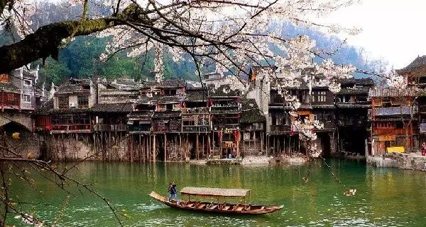 长沙市区到岳麓山多远_宜宾市区到蜀南竹海有多远_长沙市区到凤凰古城有多远