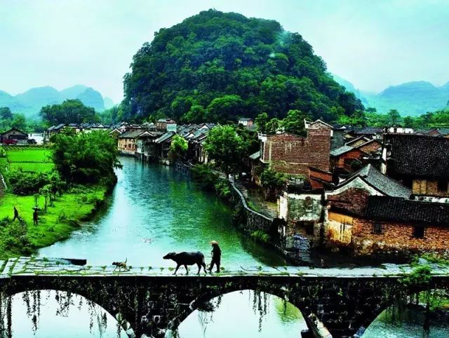 长沙市区到凤凰古城有多远_长沙市区到岳麓山多远_宜宾市区到蜀南竹海有多远