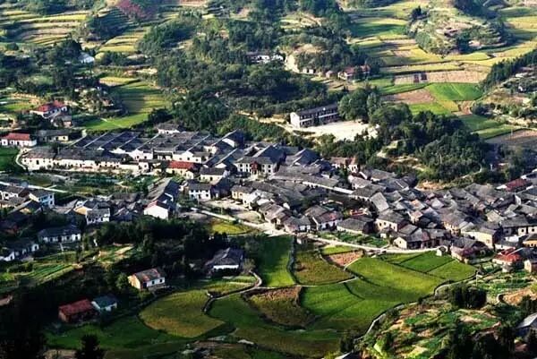 长沙市区到岳麓山多远_长沙市区到凤凰古城有多远_宜宾市区到蜀南竹海有多远