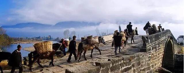 宜宾市区到蜀南竹海有多远_长沙市区到岳麓山多远_长沙市区到凤凰古城有多远