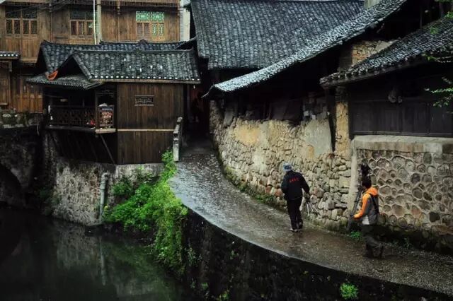 长沙市区到岳麓山多远_宜宾市区到蜀南竹海有多远_长沙市区到凤凰古城有多远