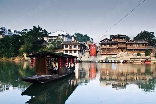 长沙市区到岳麓山多远_宜宾市区到蜀南竹海有多远_长沙市区到凤凰古城有多远