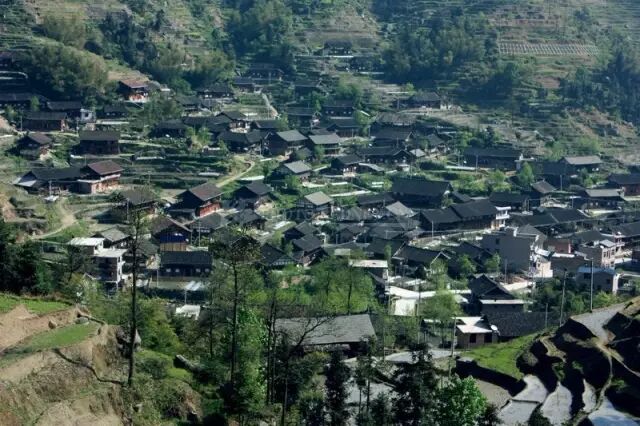 长沙市区到岳麓山多远_宜宾市区到蜀南竹海有多远_长沙市区到凤凰古城有多远