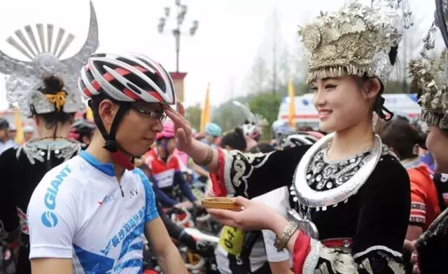 长沙市区到岳麓山多远_长沙市区到凤凰古城有多远_宜宾市区到蜀南竹海有多远