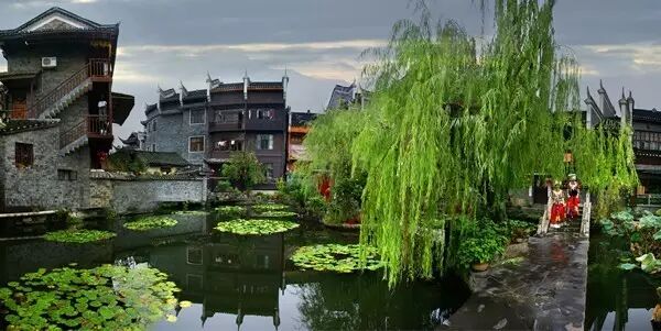 宜宾市区到蜀南竹海有多远_长沙市区到凤凰古城有多远_长沙市区到岳麓山多远