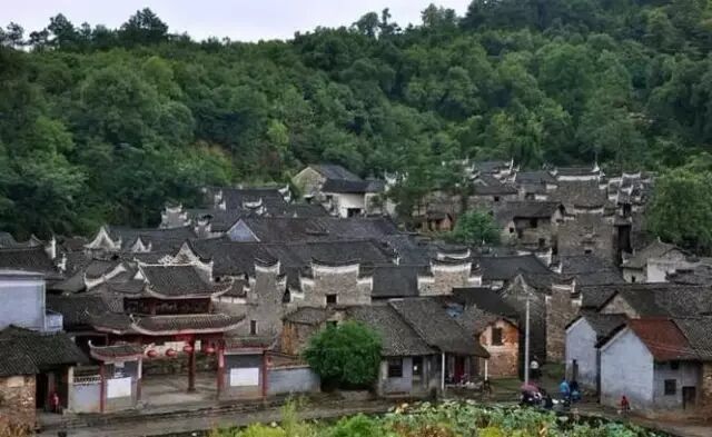 长沙市区到岳麓山多远_宜宾市区到蜀南竹海有多远_长沙市区到凤凰古城有多远