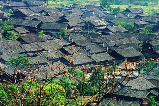 长沙市区到凤凰古城有多远_长沙市区到岳麓山多远_宜宾市区到蜀南竹海有多远