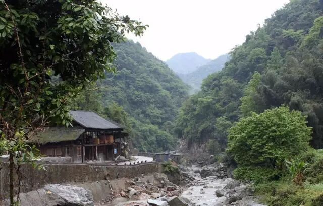 长沙市区到岳麓山多远_宜宾市区到蜀南竹海有多远_长沙市区到凤凰古城有多远